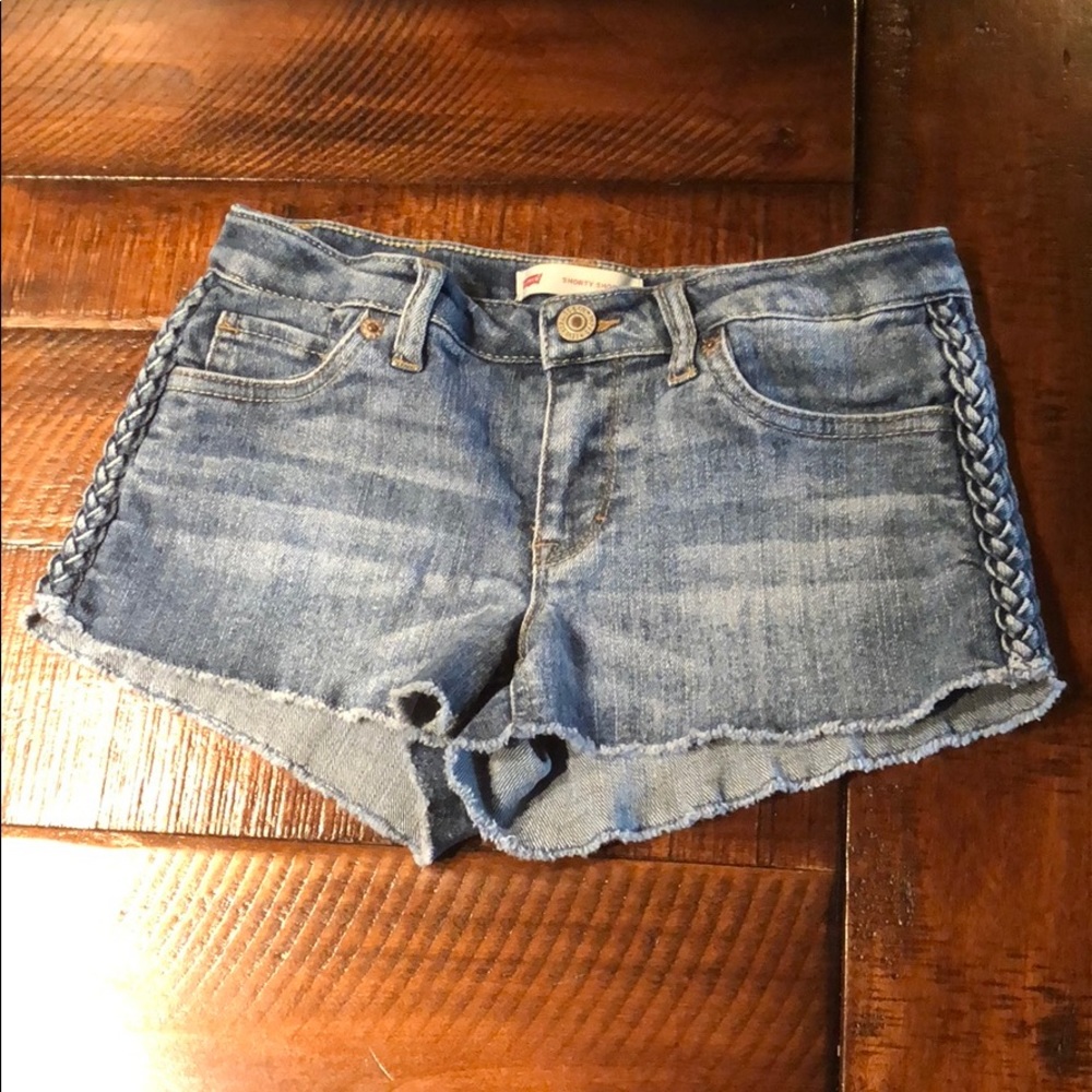 Like New Girl’s Levi’s denim shorts
